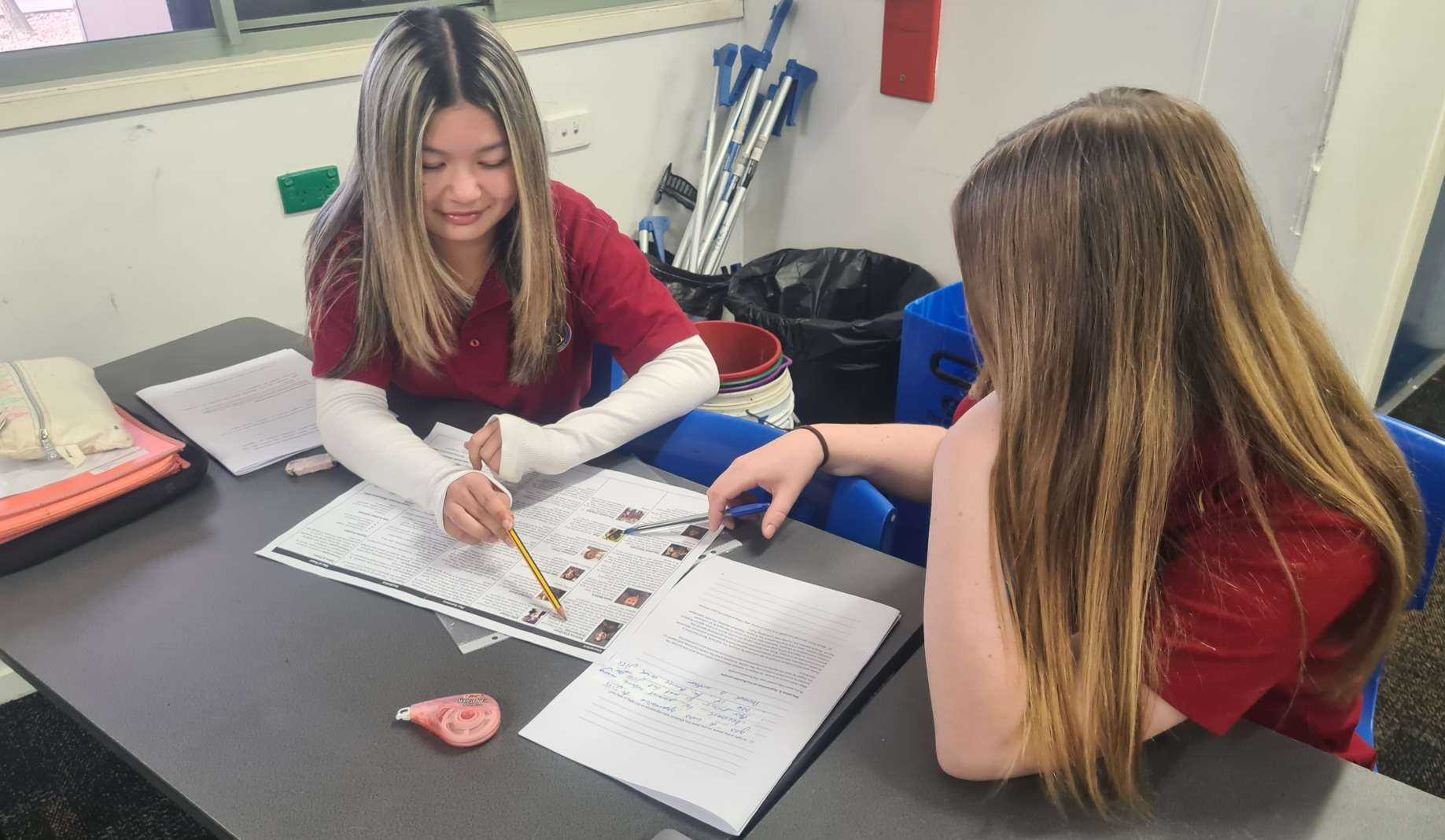 Braidee and Bella, Year 8, using knowledge organisers in English